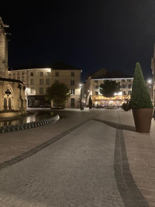 Superbe Appartement A Une Minute A Pied De La Gare Épinal Dış mekan fotoğraf