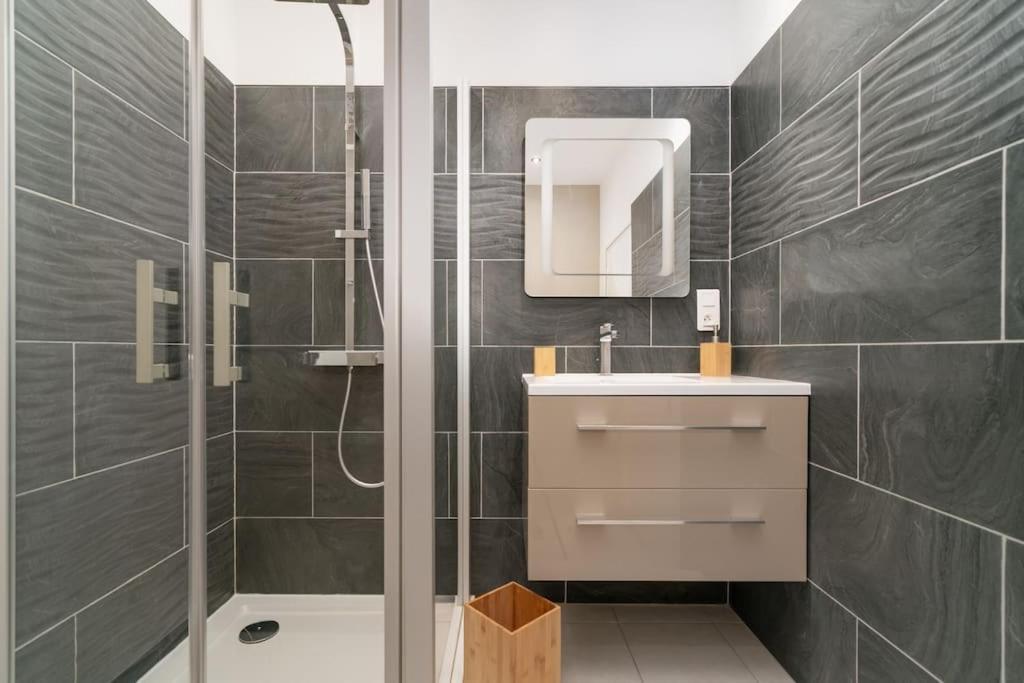 Superbe Appartement A Une Minute A Pied De La Gare Épinal Dış mekan fotoğraf