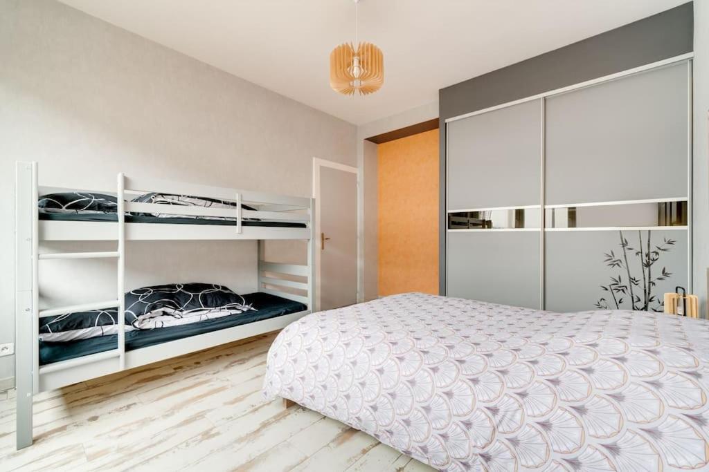 Superbe Appartement A Une Minute A Pied De La Gare Épinal Dış mekan fotoğraf