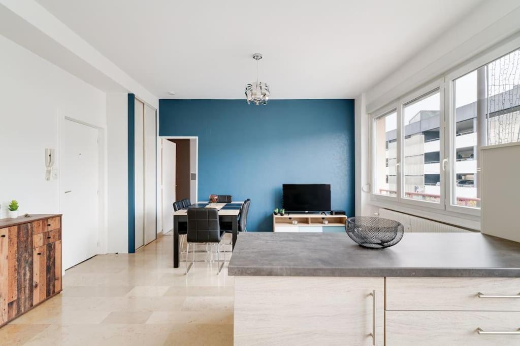 Superbe Appartement A Une Minute A Pied De La Gare Épinal Dış mekan fotoğraf